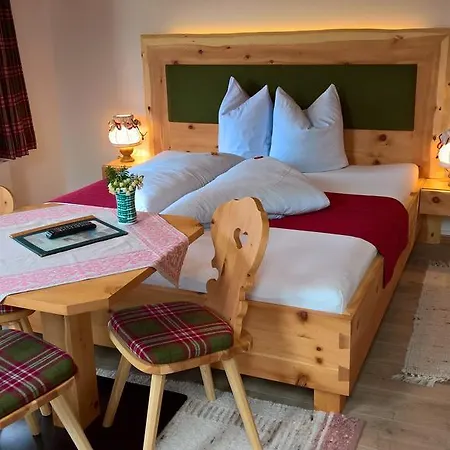 Gastehaus Linderhof Guest house Gschwendt